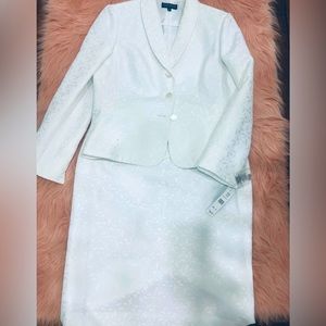 Bello conjunto de chaqueta con falda nuevo